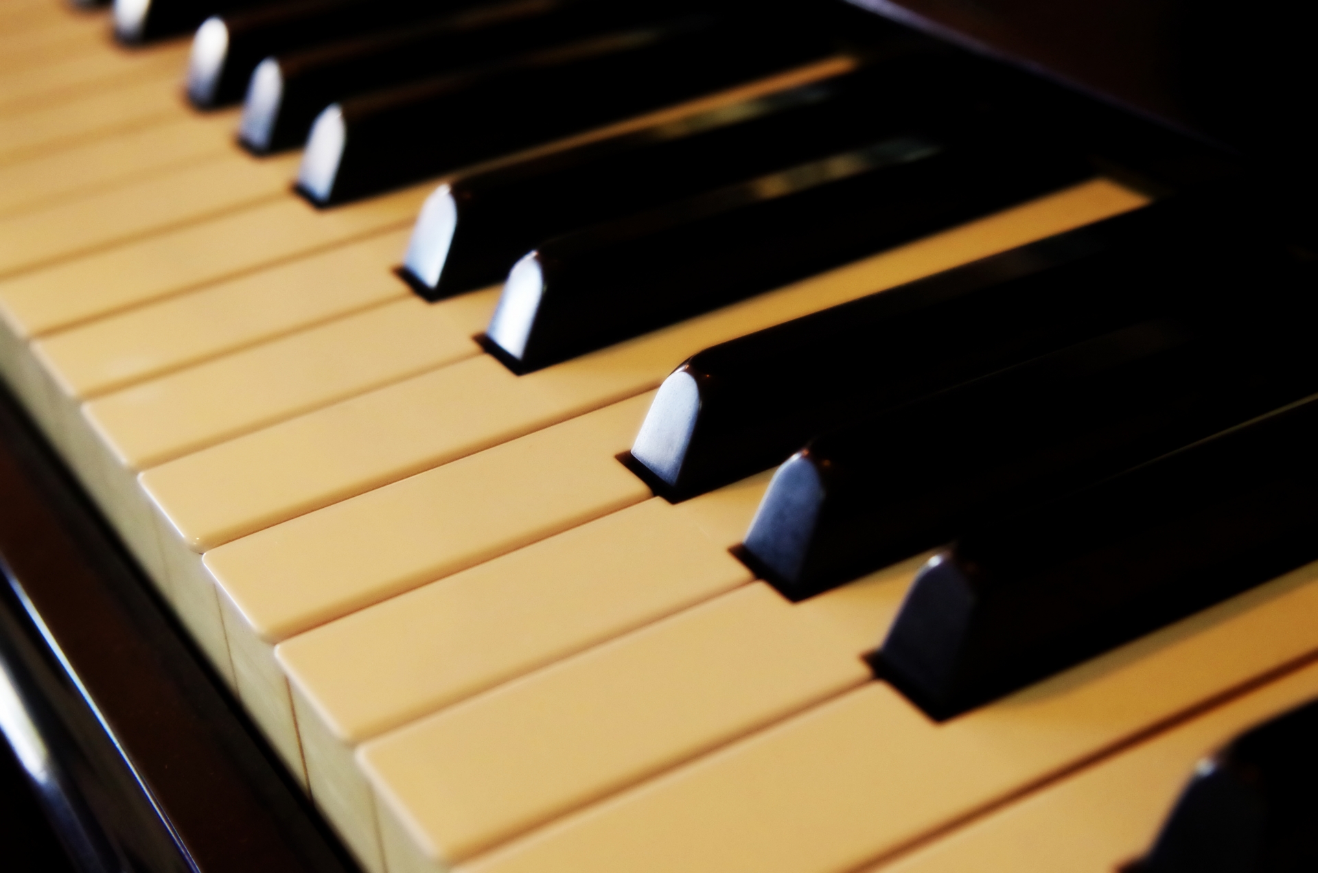 ピアノの鍵盤に幅の違いはあるの？ピアノの鍵盤について